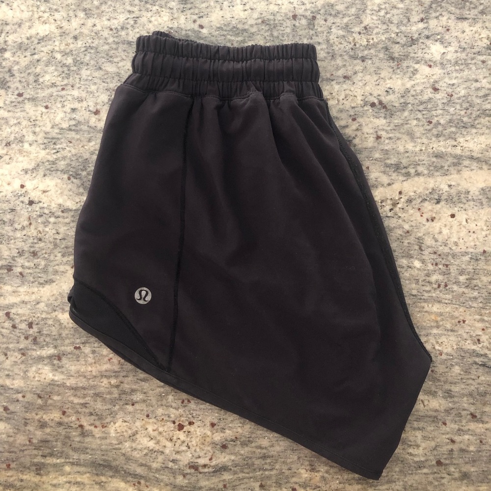 Black Lululemon Hotty Hot Shorts 4”